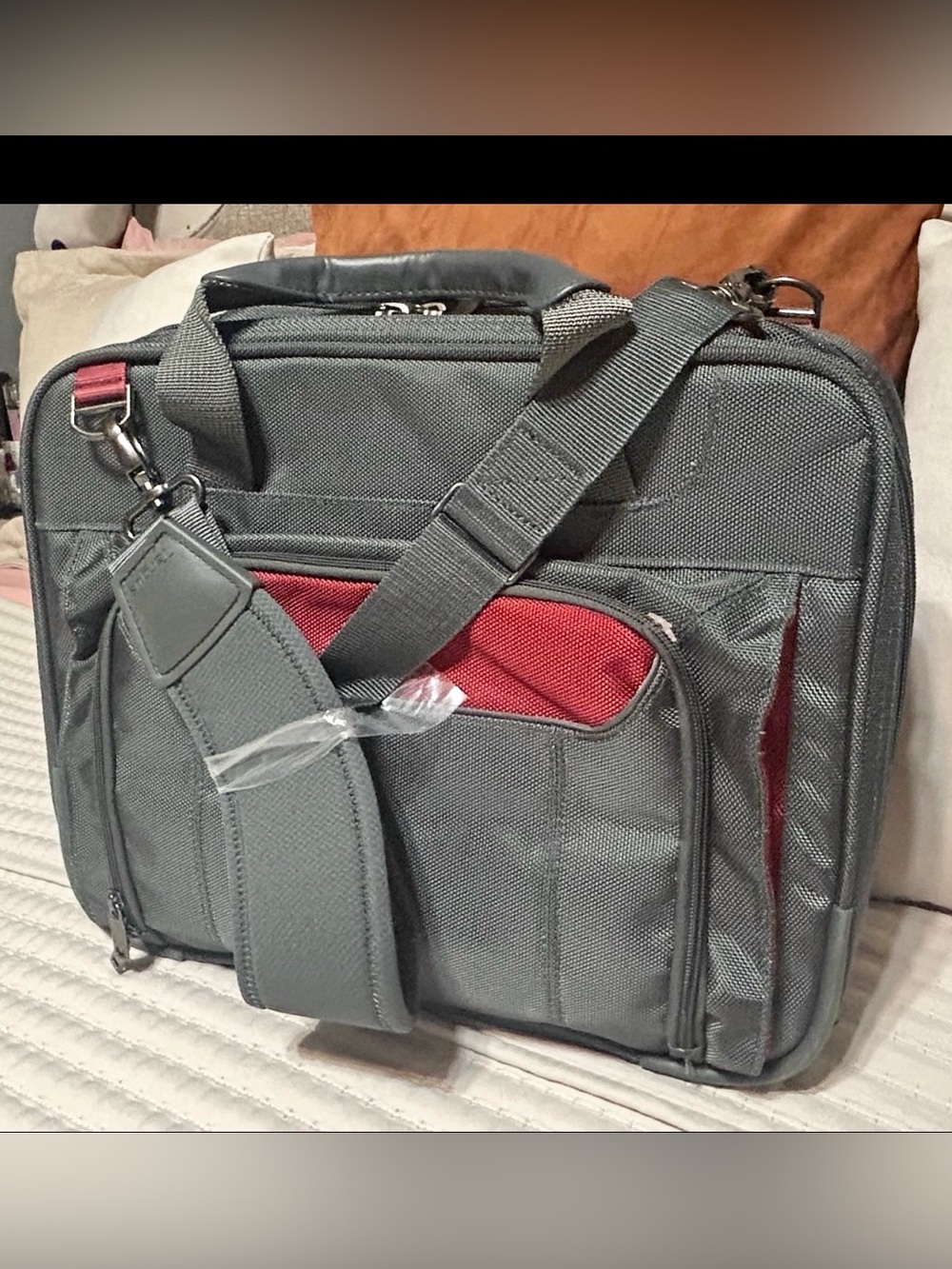 Leptop dark green Travel Crossbody Bag – Streamlined Organizer